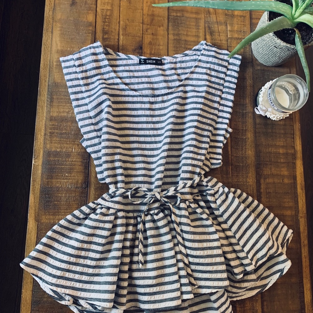 ✨striped sleeveless peplum top✨NWOT
